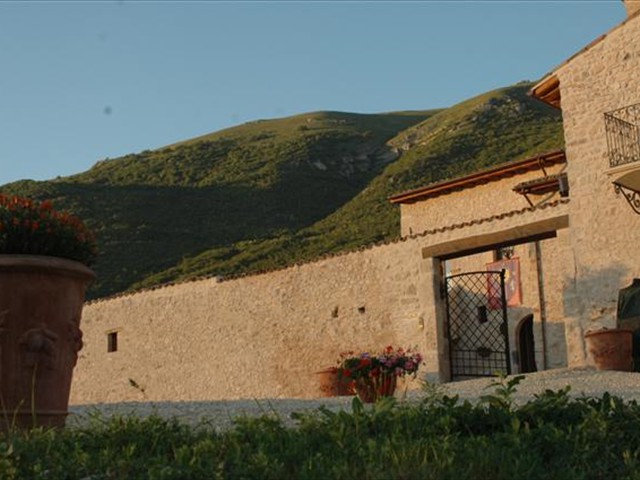 agriturismo_a_norcia_esterno